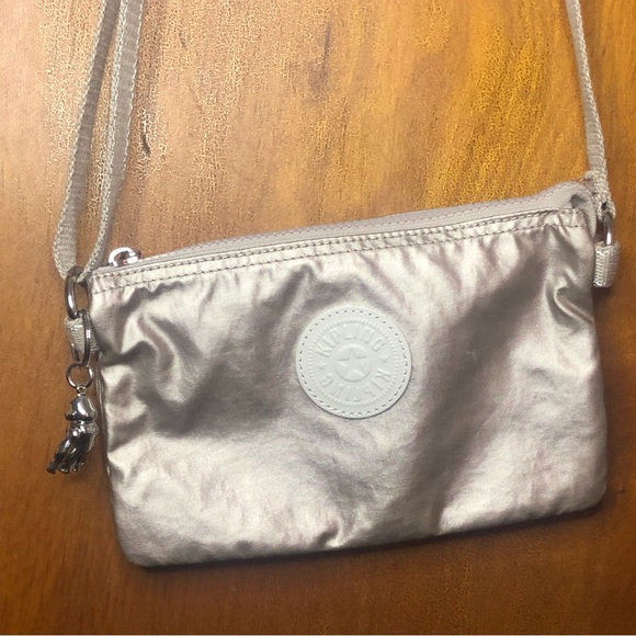 Kipling Women's Crossbody Bag with Adjustable Strap EUC - Picture 2 of 5